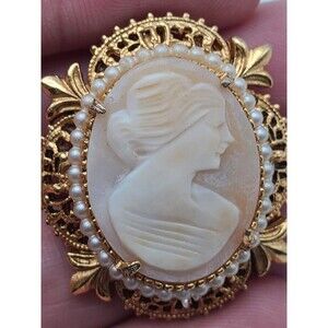 Vintage Signed Perfect Florenza Cameo Brooch Carved